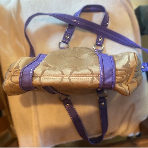 💜Certified Authentic💜 Coach Poppy Daisy Signature Tote Purple / Khaki 🔥EUC🔥 - Picture 7 of 8